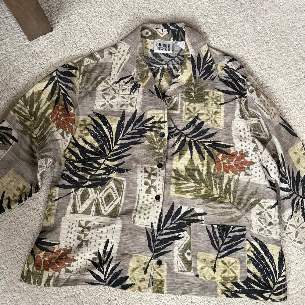Chico's D•E•S•I•G•N Printed Tropical Collar Shirt Jacket in Beige, Olive & Black